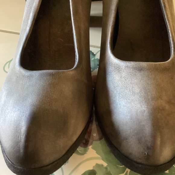 Gray pump - Picture 3 of 5